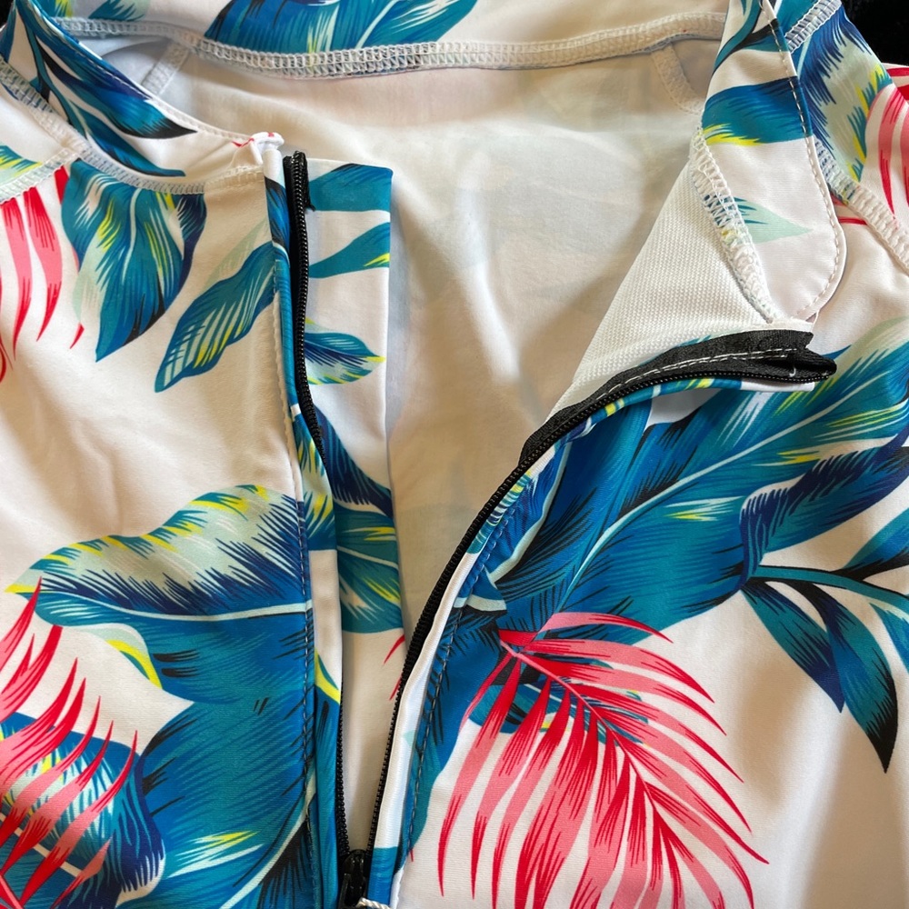 NWT Long Sleeve Surf Suit - Picture 4 of 4